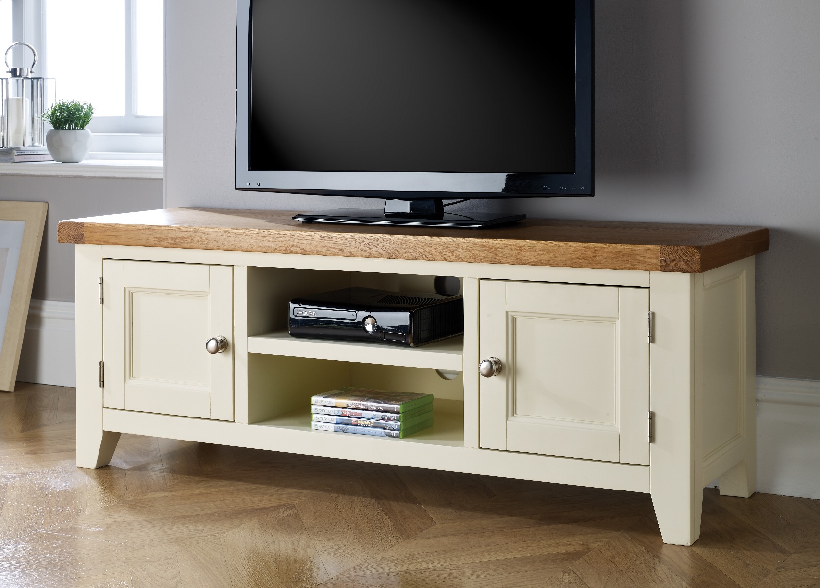 Country style shop tv unit