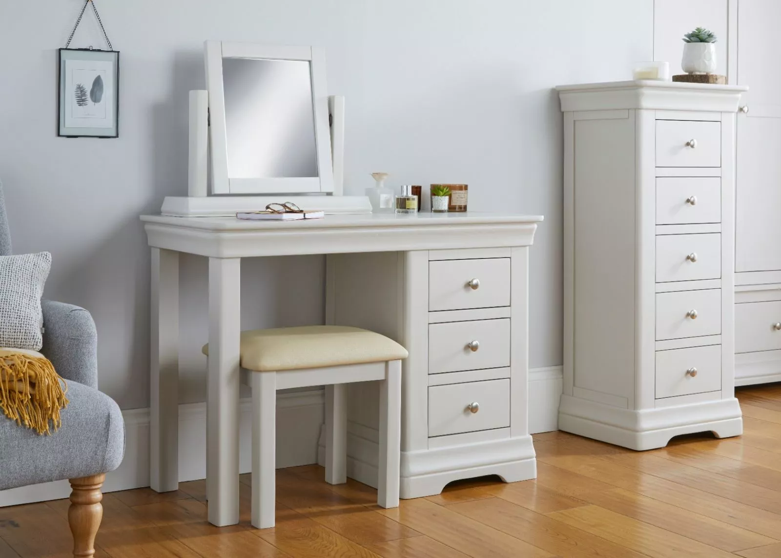Mirrored dressing table sale deals