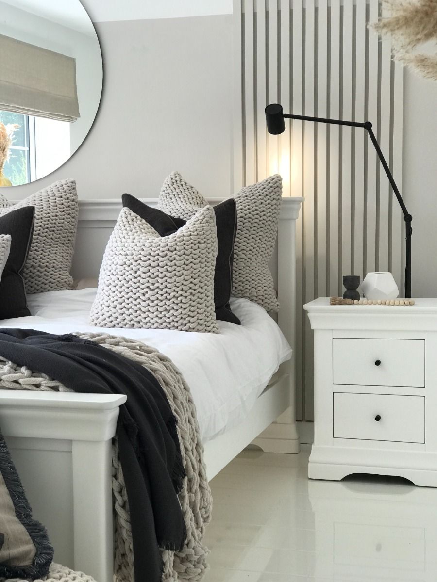 Toulouse bedside shop table