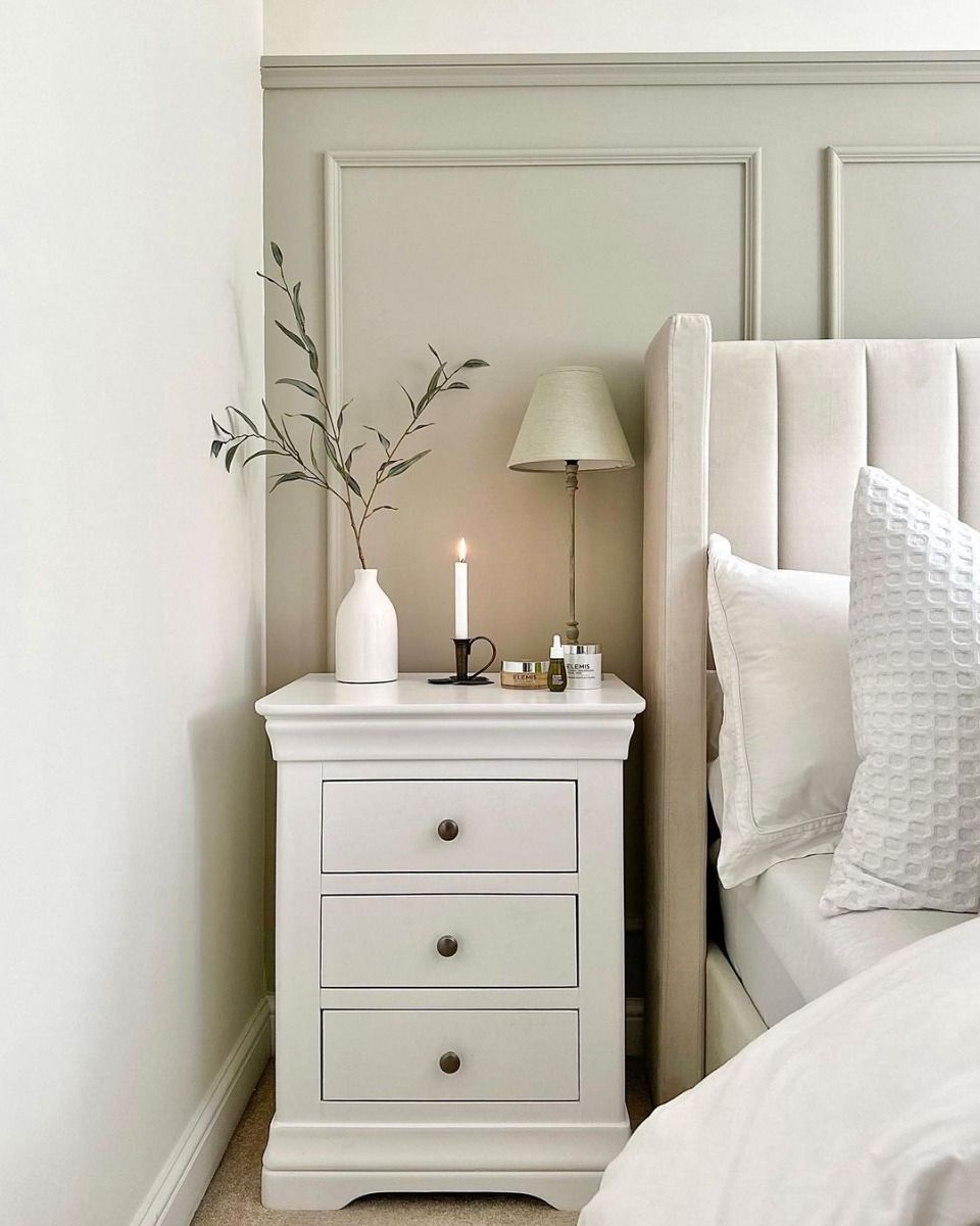 Off white hot sale bedside cabinets