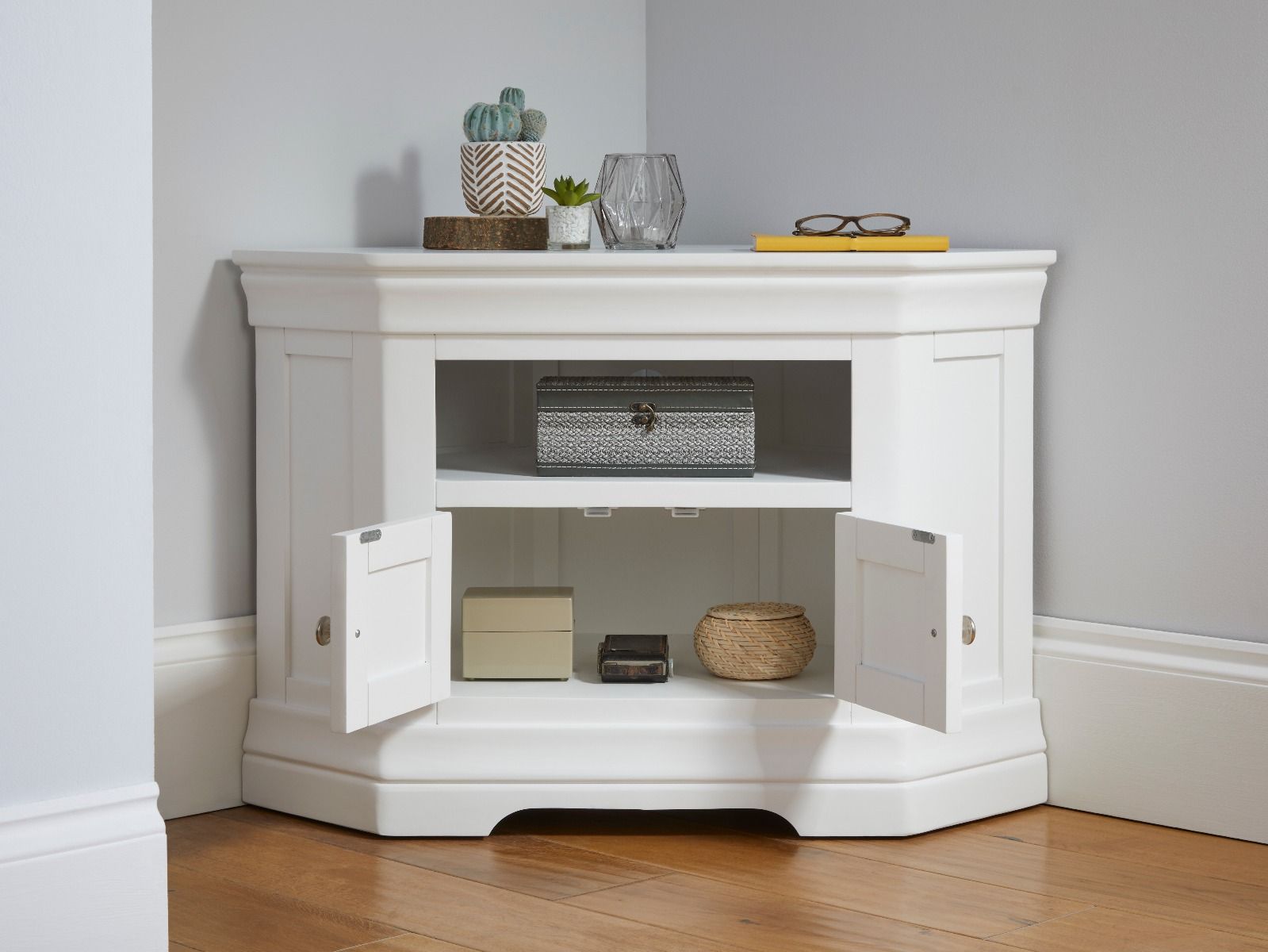 White living room on sale corner unit