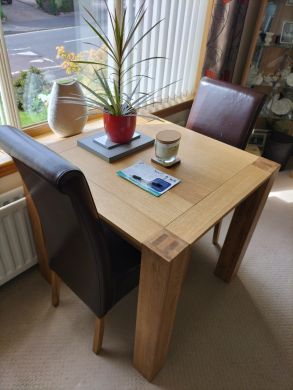 Cambridge Small Square Oak Dining Table, 80cm x 80cm customer review