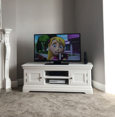 Toulouse White Painted Large Assembled TV Unit 2 Doors and Shelf - Customer review photo